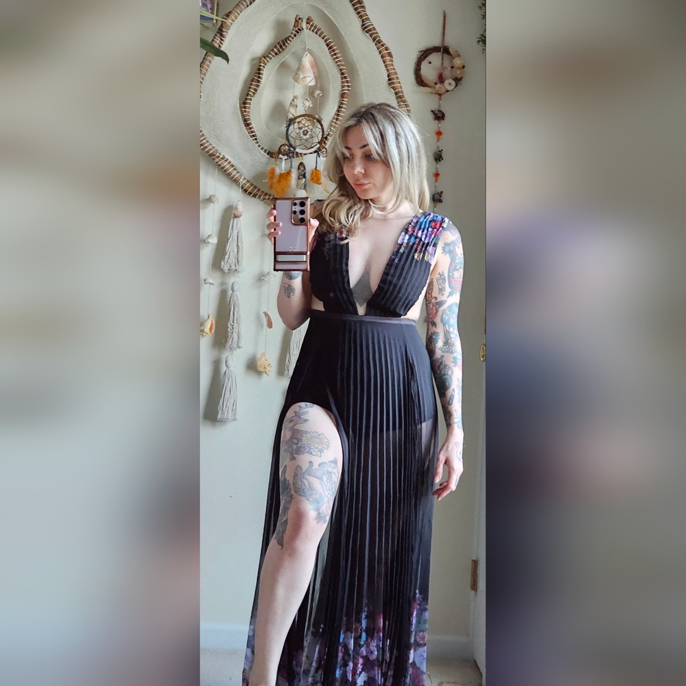 Bebe petite size 0 slit gown